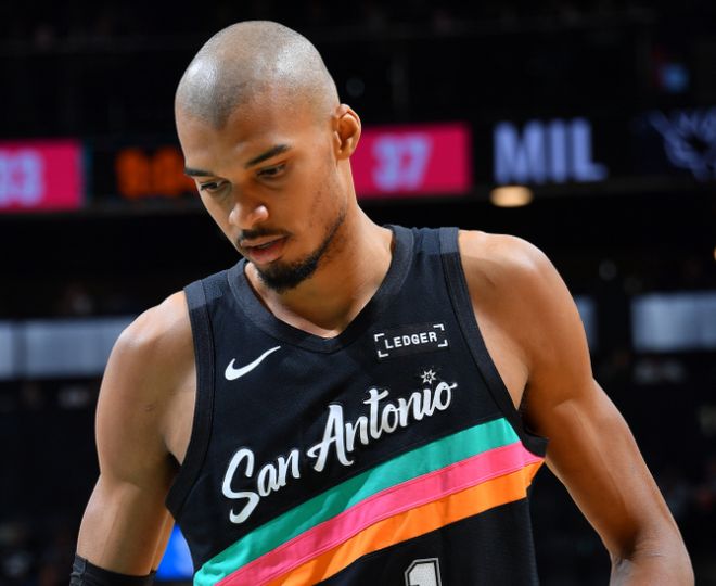 升西部第二！文班22+10受傷驚魂 馬刺最多領(lǐng)先39分大勝雄鹿