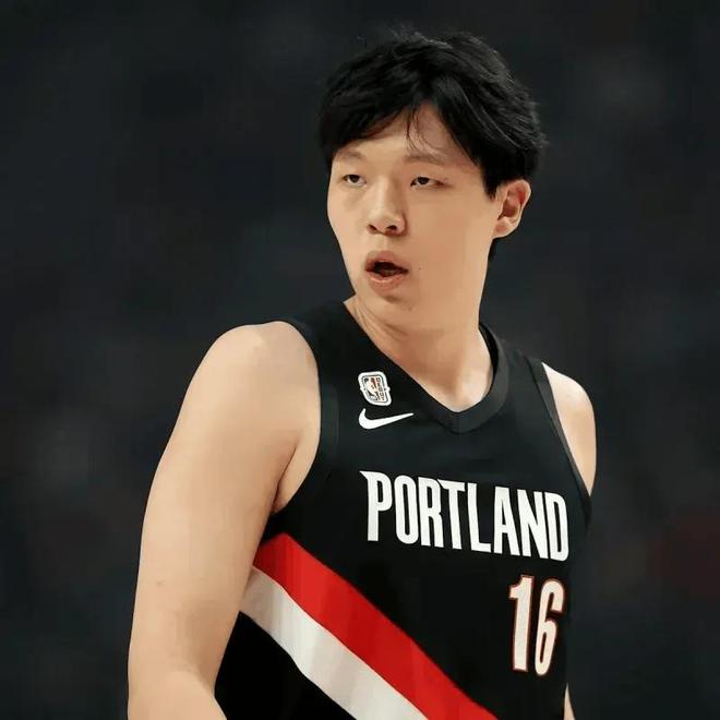 楊瀚森G聯(lián)賽19分！7天6賽疲憊感拉滿！護(hù)框+力量蛻變，目標(biāo)成大洛