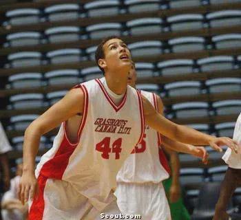 帶著母親遺愿戰(zhàn)斗12年，交易添頭成了隊魂