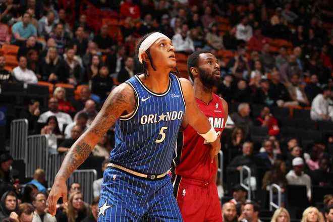 單節(jié)狂轟40-20逆轉(zhuǎn)！魔術(shù)三叉戟80分四殺熱火 班凱羅31+12