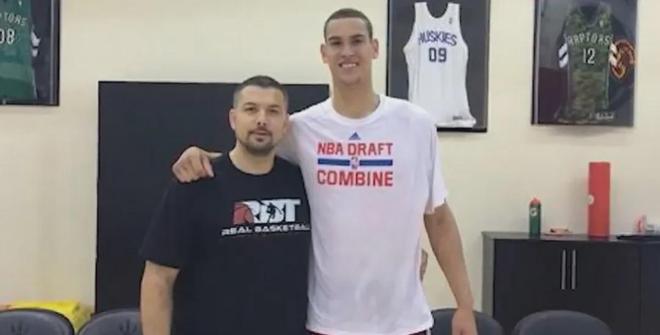 帶著母親遺愿戰(zhàn)斗12年，交易添頭成了隊魂