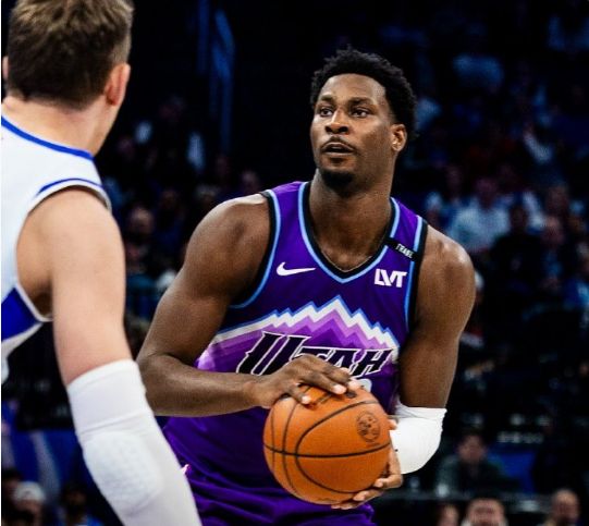 賈倫首秀22+5！爵士丟絕平三分遭魔術(shù)17分逆轉(zhuǎn) 班凱羅準(zhǔn)三雙